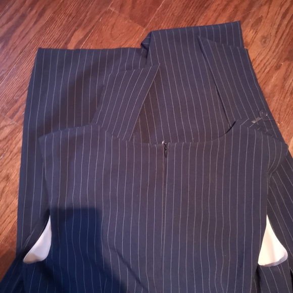 Connected Apparel pinstripe romper - Picture 3 of 3
